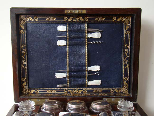  A very fine English Rosewood Gentleman's Toiletry or Dressing Box circa 1850 — image 6